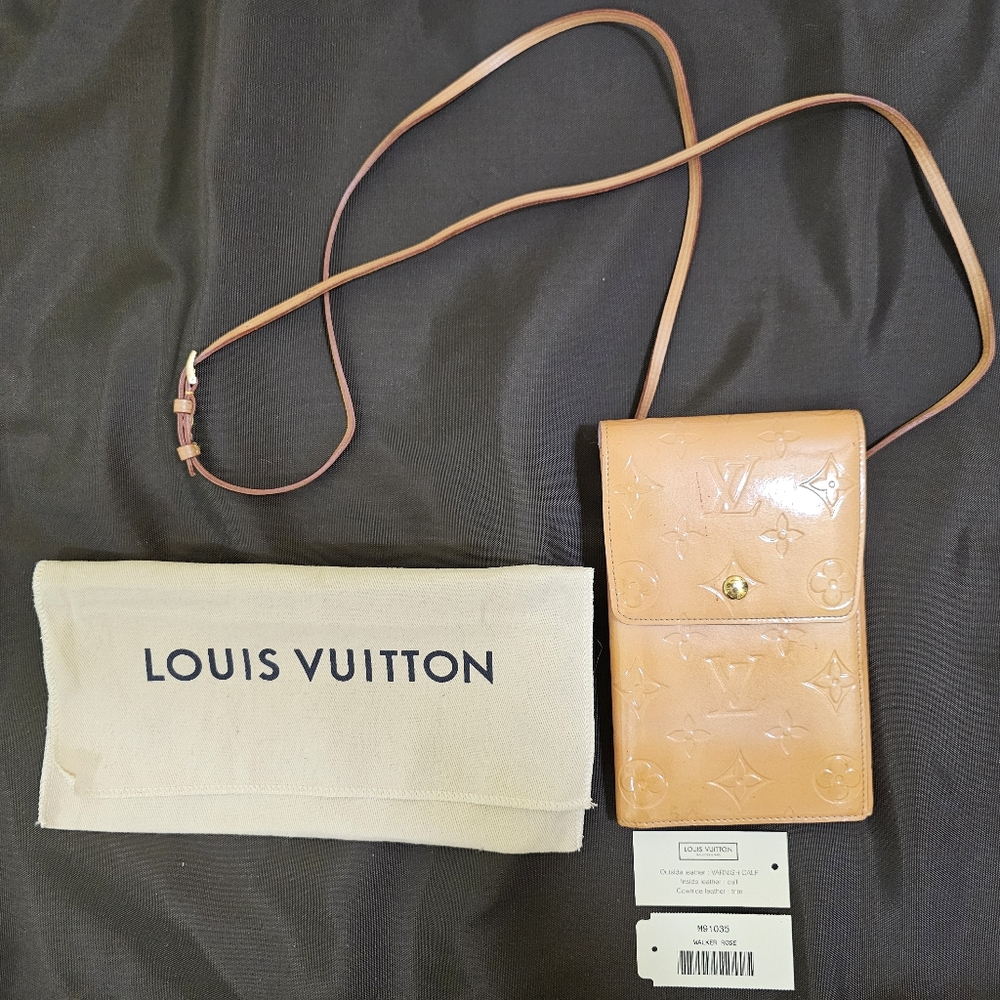 Louis Vuitton Monogram Vernis Walker Rose Wallet Bag